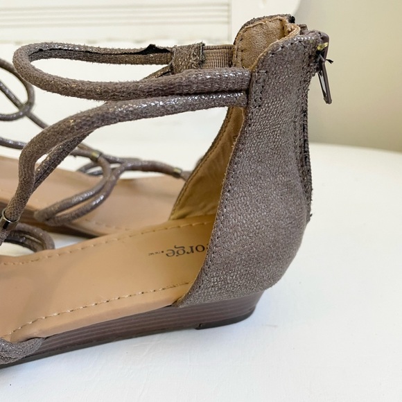 PEWTER GREY SILVER FLAT WEDGE SANDAL STRAPS STRETCH ZIPPER OPEN TOE GLADIATOR - Picture 4 of 12